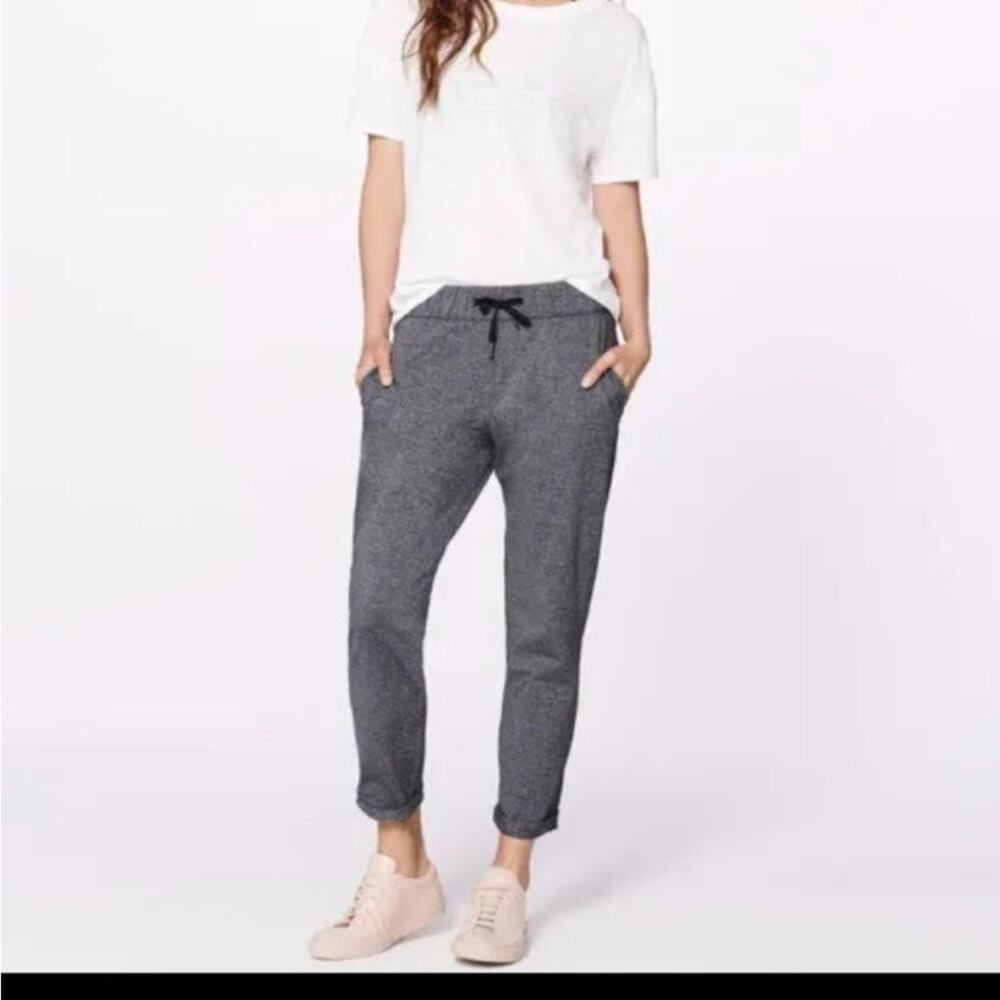 Lululemon On The Fly Heathered Gray Jogger Womens Size 8 Athleisure Comfy